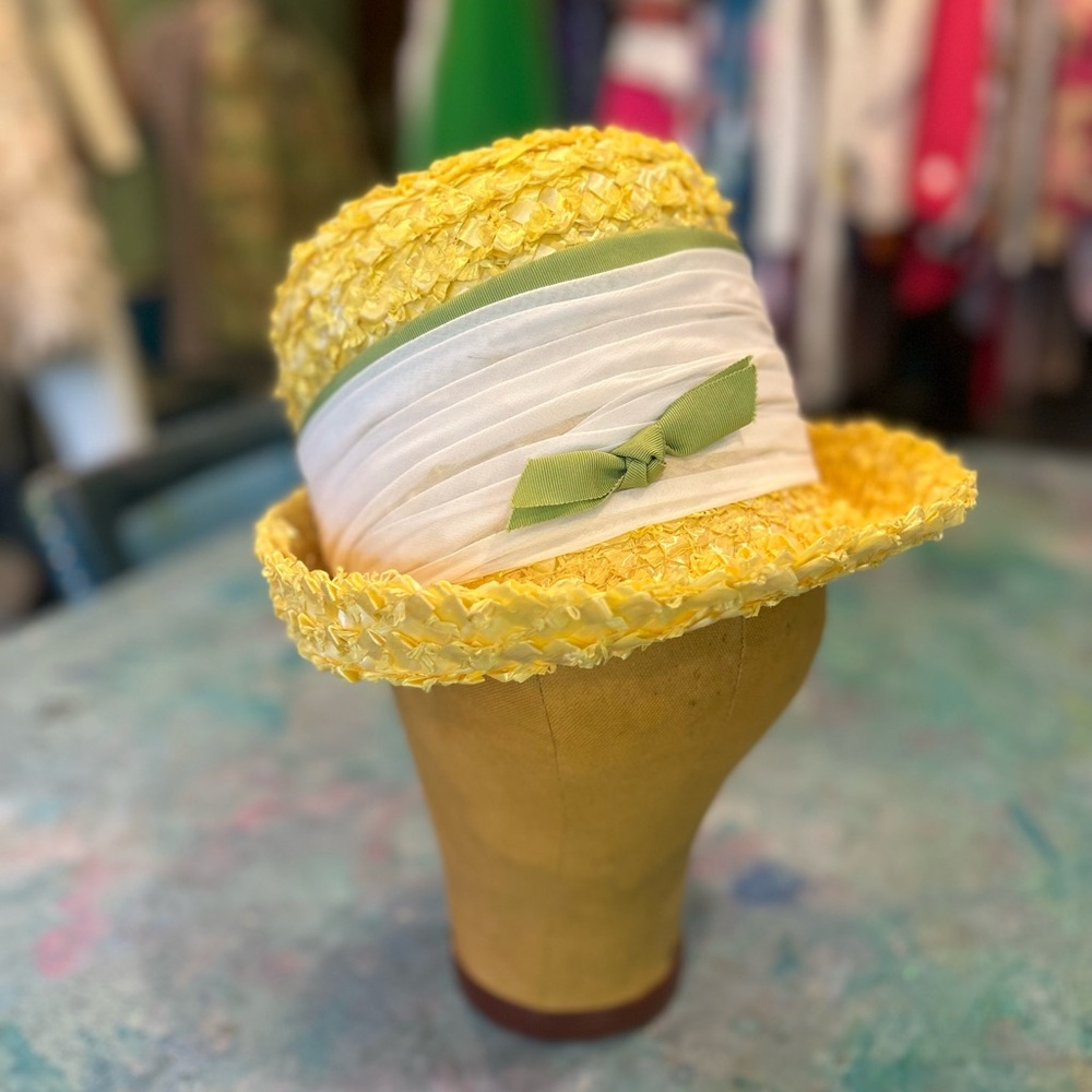 Vintage Yellow 🐣 Hat